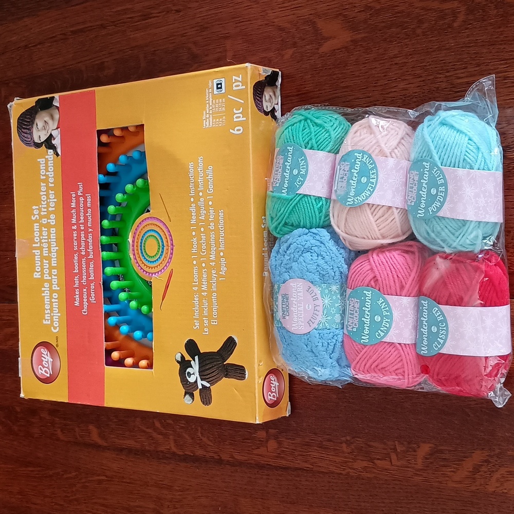 Boye Round Knitting Loom Set Yarn Bundle (k250)